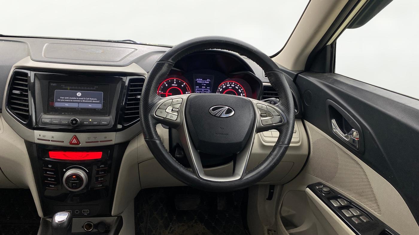 2022 Mahindra XUV300 W8 (O) 1.5 DIESEL AMT, Diesel, Automatic, 86,532 km, Steering Wheel Close Up
