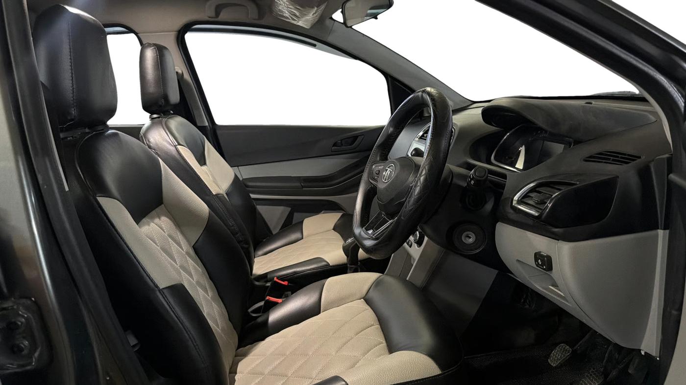 2023 Tata Tiago XT (O) PETROL, CNG, Manual, 49,591 km, Right Side Front Door Cabin