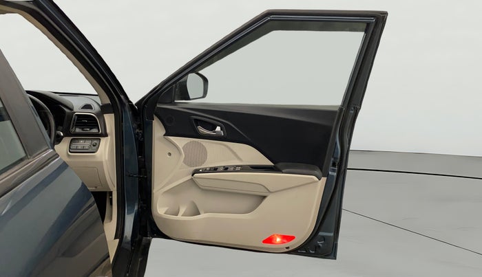 2019 Mahindra XUV300 W8 (O) 1.2 PETROL, Petrol, Manual, 50,713 km, RHS Front Door