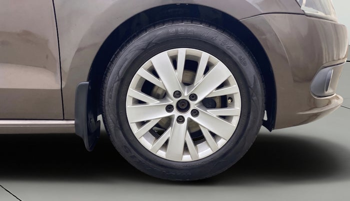 2015 Volkswagen Vento HIGHLINE 1.6 MPI, Petrol, Manual, 57,746 km, Right Front Wheel