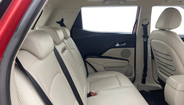 2021 Mahindra XUV300 W8 (O) 1.2 PETROL AMT, Petrol, Automatic, 59,338 km, Right Side Rear Door Cabin