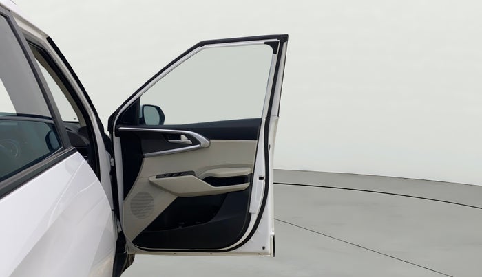 2023 KIA CARENS PRESTIGE 1.5 PETROL 7 STR, Petrol, Manual, 37,435 km, RHS Front Door