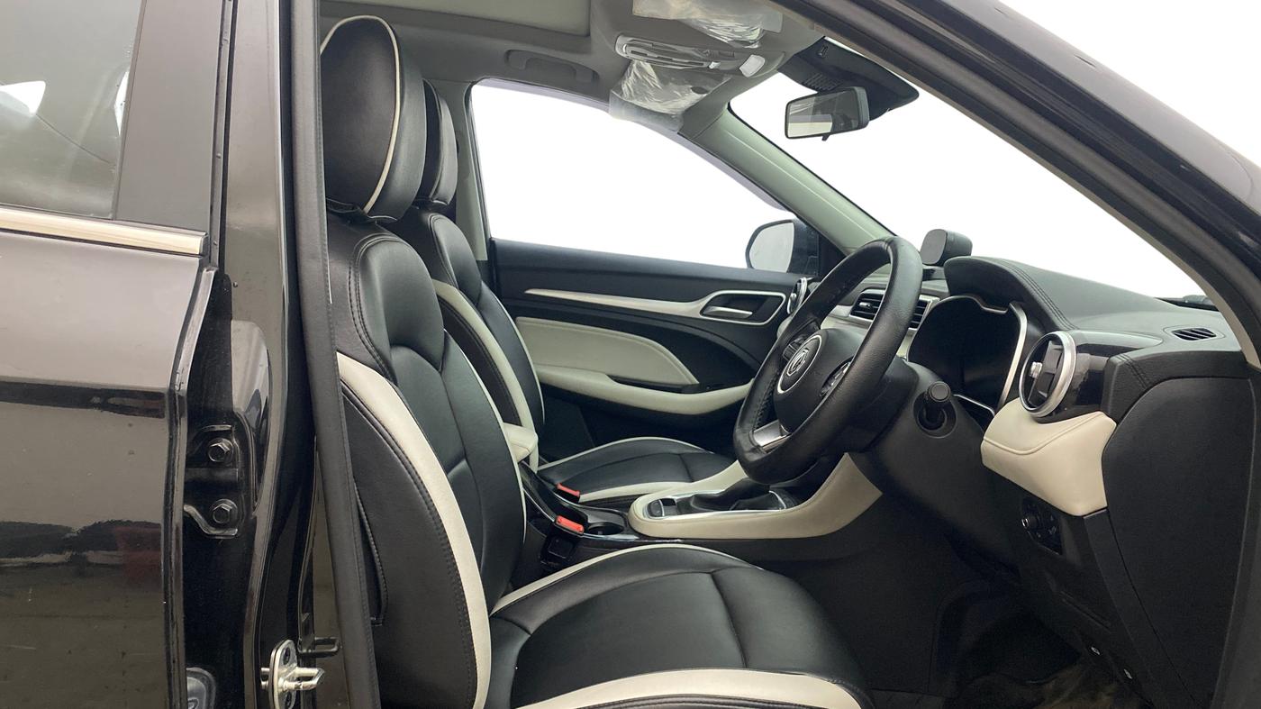 2023 MG ASTOR SHARP 1.5 CVT, Petrol, Automatic, 23,629 km, Right Side Front Door Cabin
