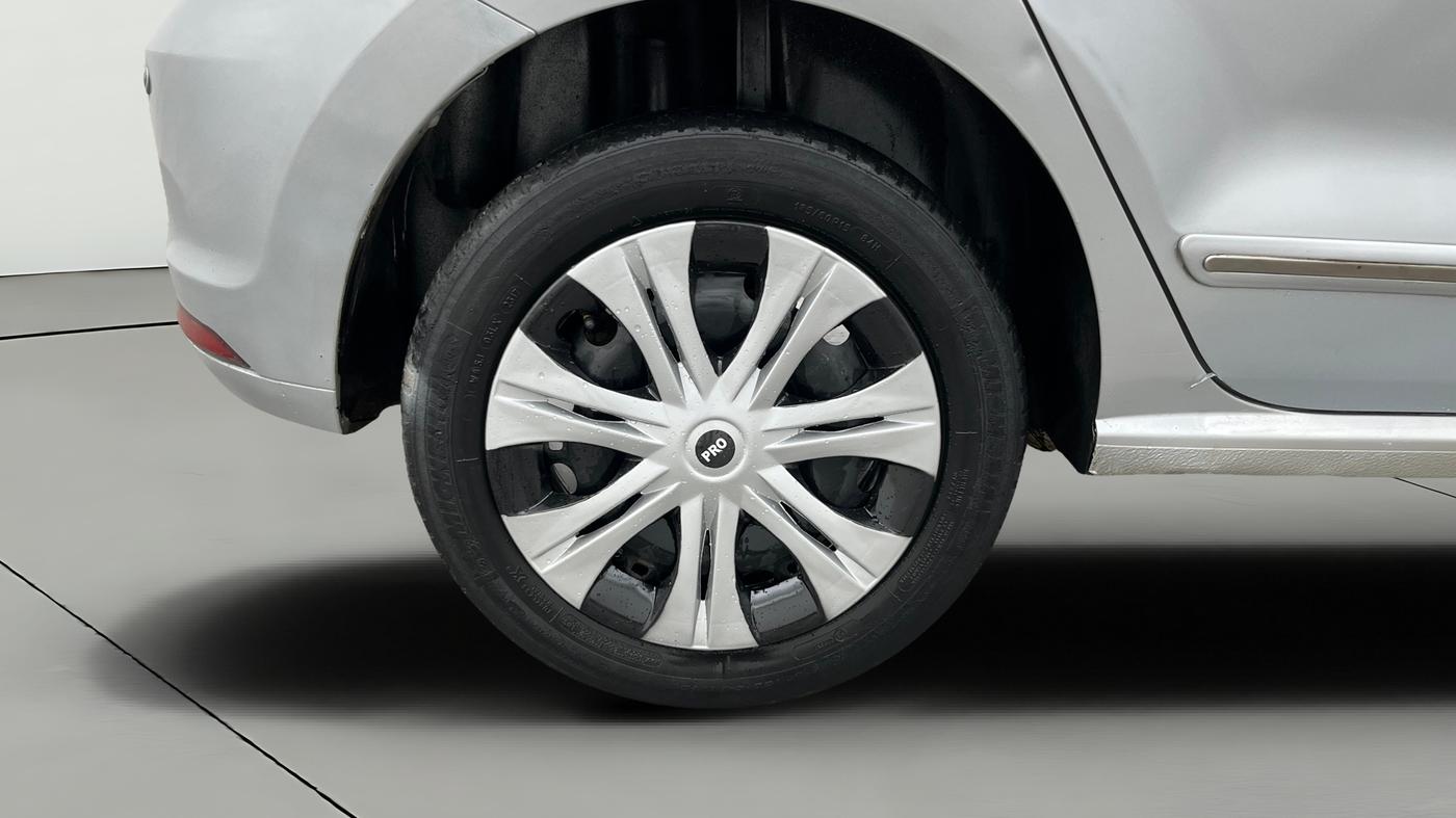 2014 Volkswagen Polo COMFORTLINE 1.5L, Diesel, Manual, 86,266 km, Right Rear Wheel