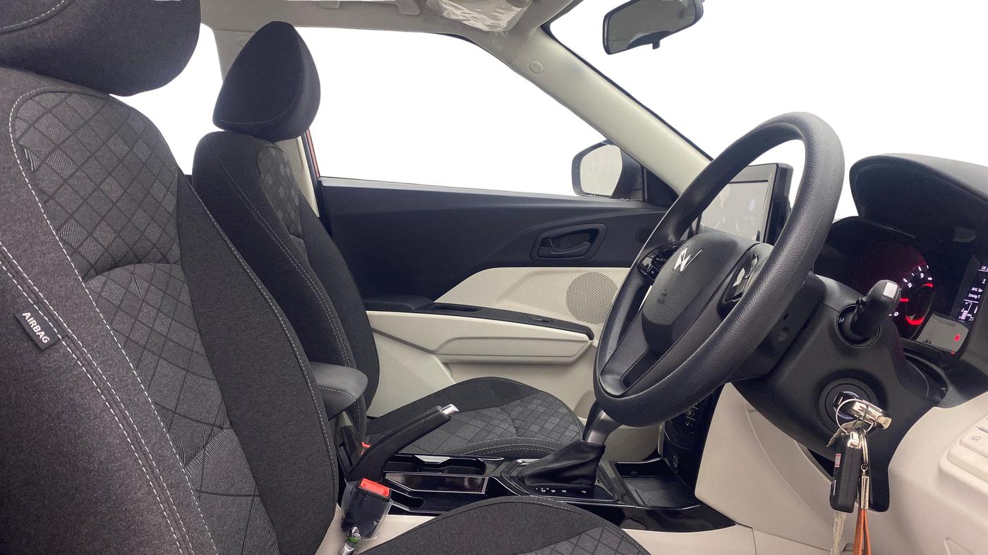 2025 Mahindra XUV 3XO MX2 Pro 1.2 L TCMPFI AT, Petrol, Automatic, 7,771 km, Right Side Front Door Cabin