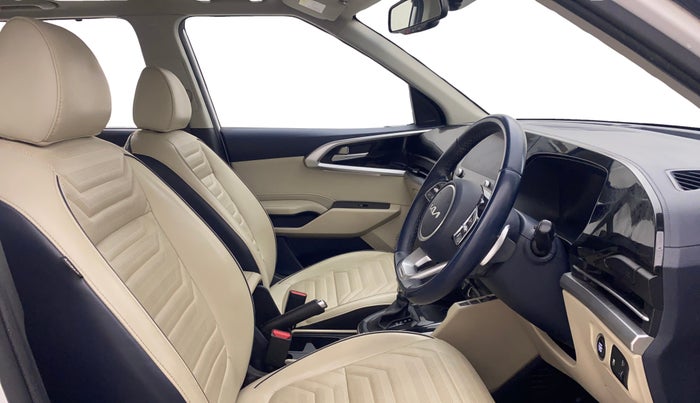 2022 KIA CARENS LUXURY PLUS 1.4 PETROL DCT 7 STR, Petrol, Automatic, 51,950 km, Right Side Front Door Cabin