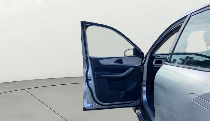 2021 Mahindra XUV700 AX 3 P AT 5 STR, Petrol, Automatic, 50,006 km, LHS Front Door