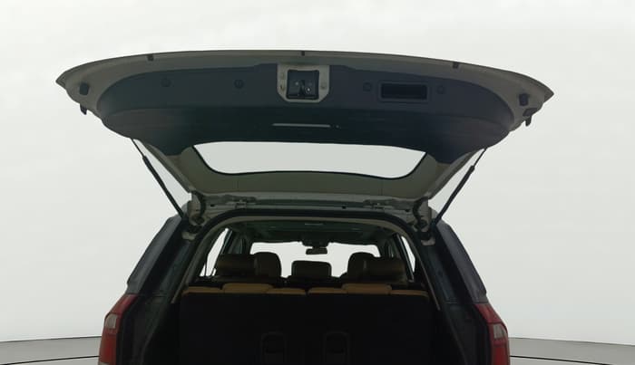 2018 Mahindra XUV500 W11, Diesel, Manual, 69,561 km, Boot Door Open