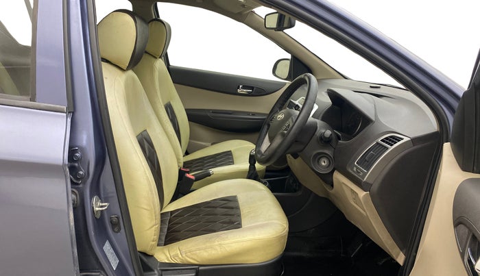 2013 Hyundai i20 SPORTZ 1.4 CRDI, Diesel, Manual, 89,274 km, Right Side Front Door Cabin