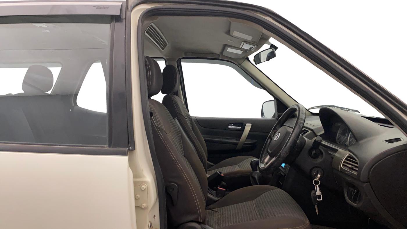 2016 Tata Safari Storme 2.2 VX 4X2, Diesel, Manual, 84,609 km, Right Side Front Door Cabin