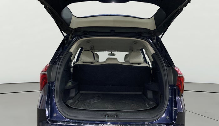 2022 Mahindra XUV700 AX 3 P MT 5 STR, Petrol, Manual, 74,579 km, Boot Open Zoomed View