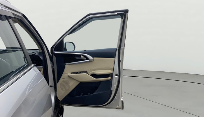 2022 KIA CARENS LUXURY PLUS 1.4 PETROL 6 STR, Petrol, Manual, 80,093 km, RHS Front Door