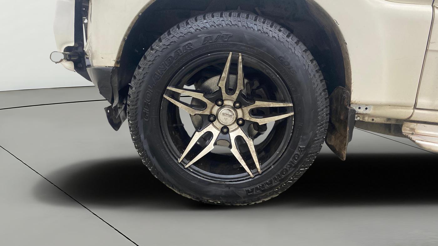 2017 Mahindra Scorpio S5, Diesel, Manual, 1,28,874 km, Left Front Wheel