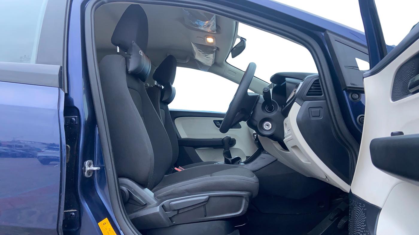 2024 Tata ALTROZ XM PLUS PETROL, Petrol, Manual, 8,236 km, Right Side Front Door Cabin