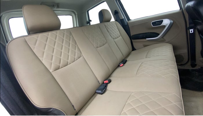 2018 Mahindra TUV 300 PLUS P8, Diesel, Manual, 31,709 km, Right Side Rear Door Cabin