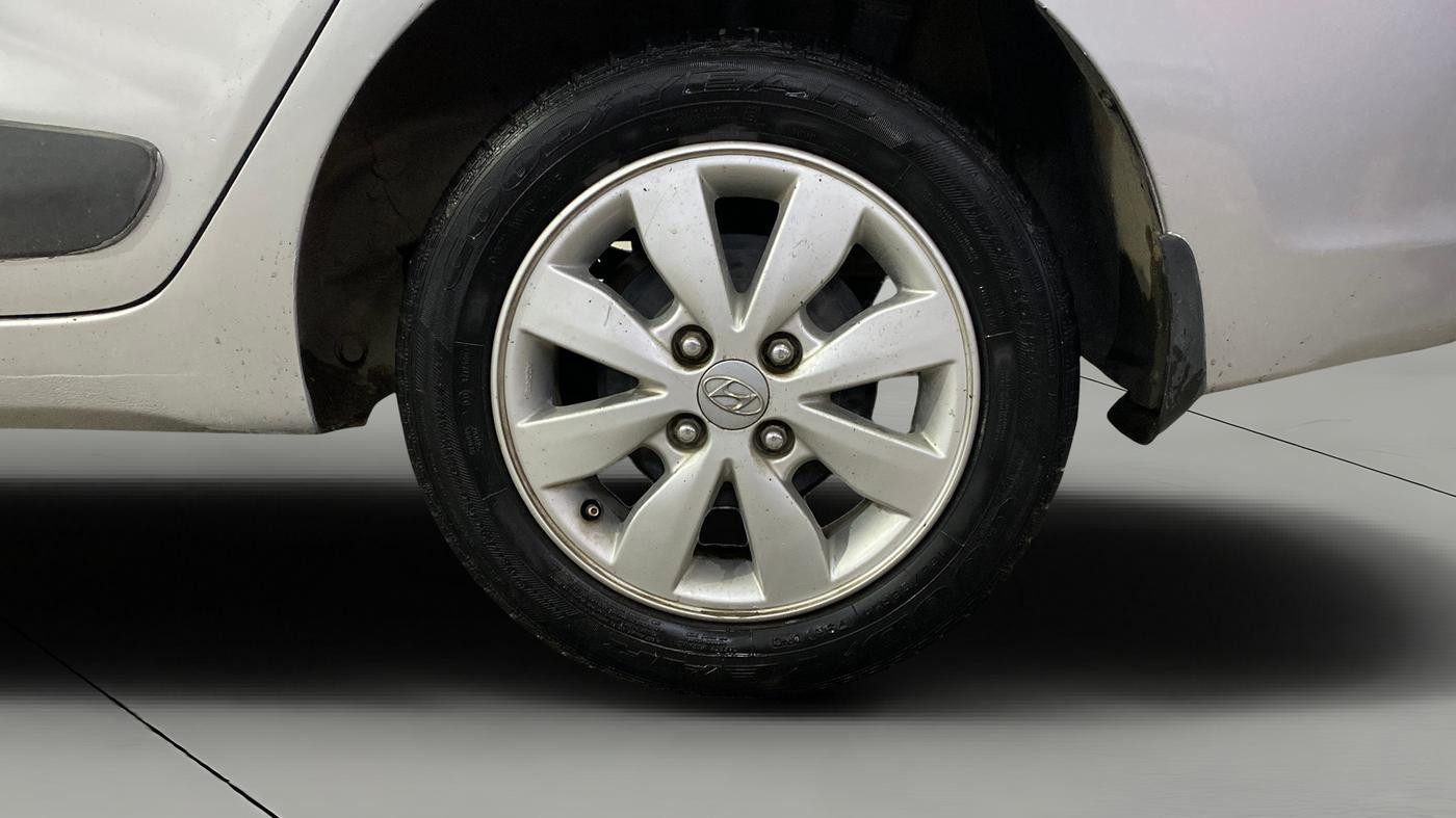 2016 Hyundai Xcent SX 1.2, CNG, Manual, 1,04,735 km, Left Rear Wheel