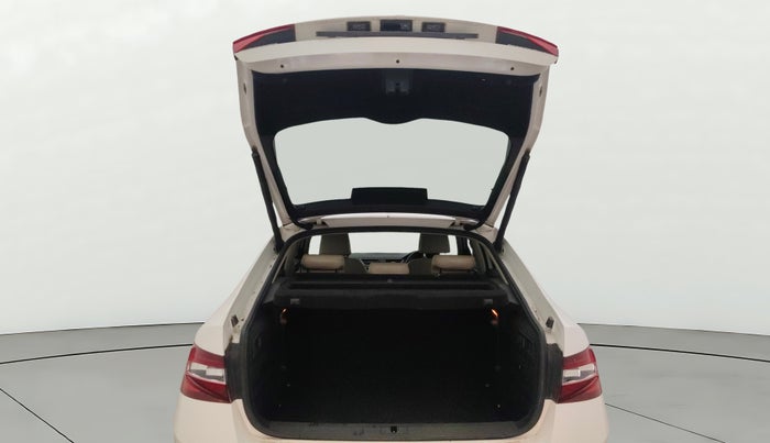 2017 Skoda Superb L&K 1.8 TSI AT, Petrol, Automatic, 91,341 km, Boot Door Open