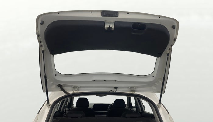 2021 Hyundai NEW I20 ASTA (O) 1.2 MT, CNG, Manual, 1,17,079 km, Boot Door Open