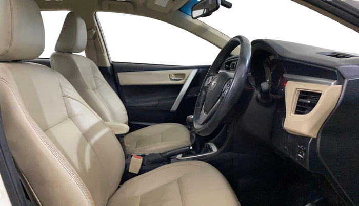 2016 Toyota Corolla Altis GL PETROL, Petrol, Manual, 90,270 km, Right Side Front Door Cabin