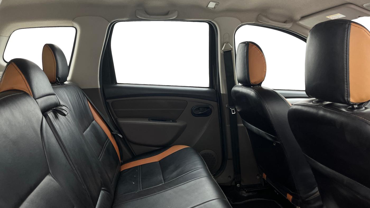 2017 Renault Duster RXL PETROL, Petrol, Manual, 67,583 km, Right Side Rear Door Cabin