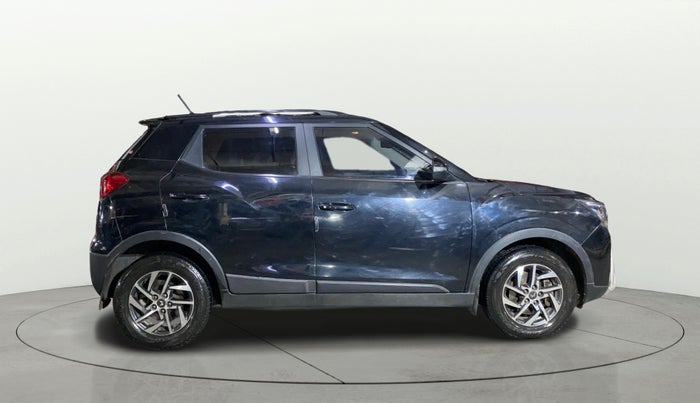 2023 Mahindra XUV300 W8 (O) 1.2 PETROL, Petrol, Manual, 27,501 km, Right Side View