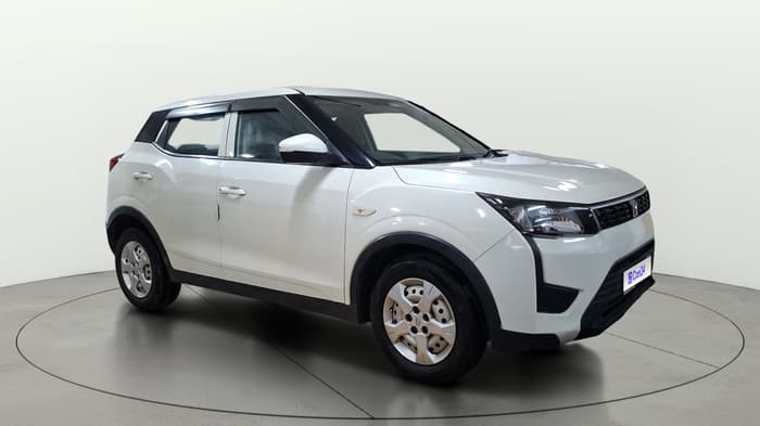 2023 Mahindra XUV300 W4 1.2 PETROL, Petrol, Manual, 94,118 km, Right Front Diagonal