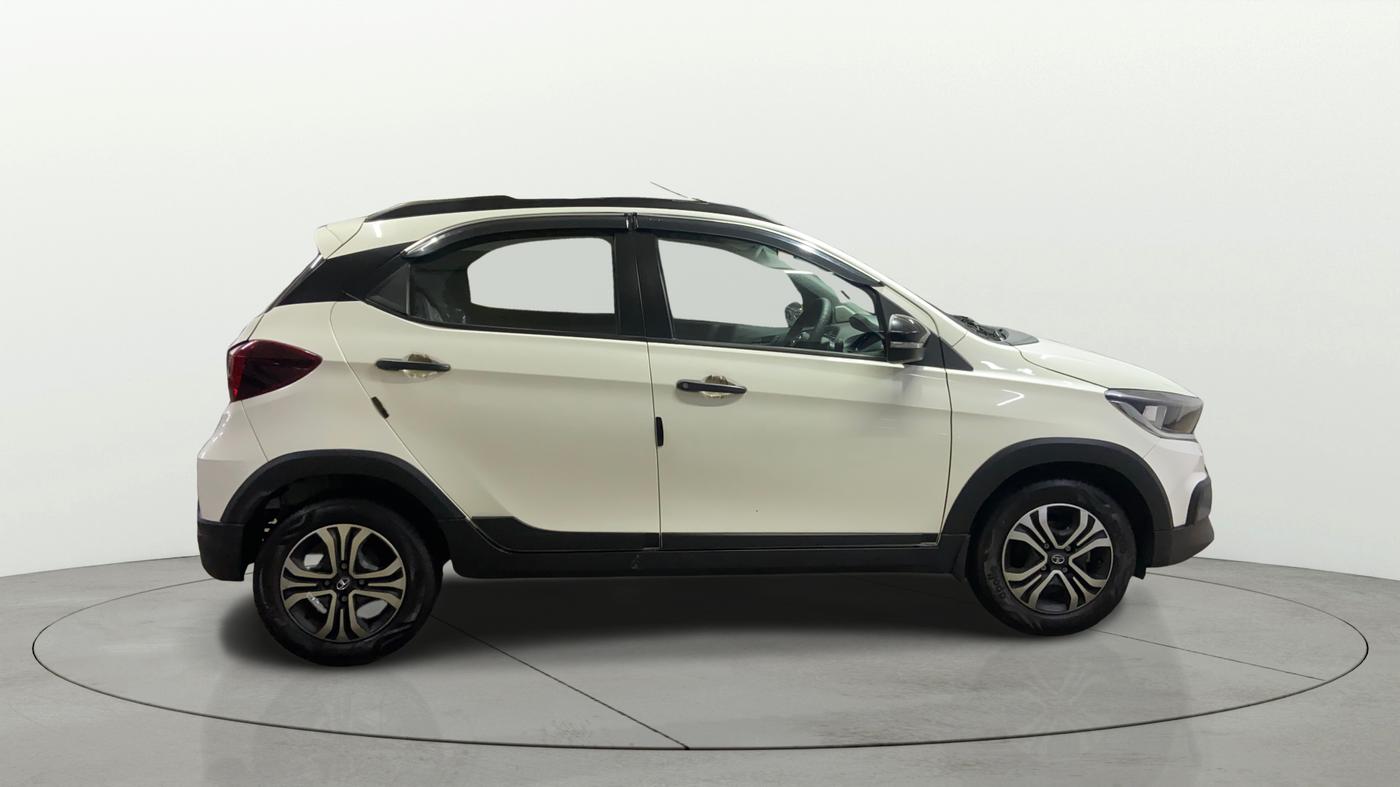 2023 Tata TIAGO NRG XT MT, Petrol, Manual, 2,833 km, Right Side View