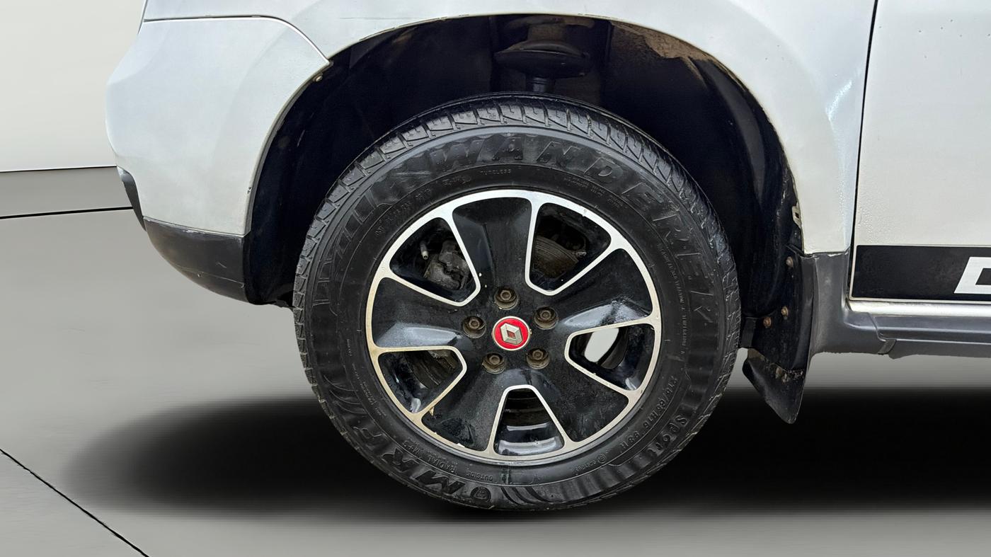 2017 Renault Duster RXS CVT, Petrol, Automatic, 56,055 km, Left Front Wheel