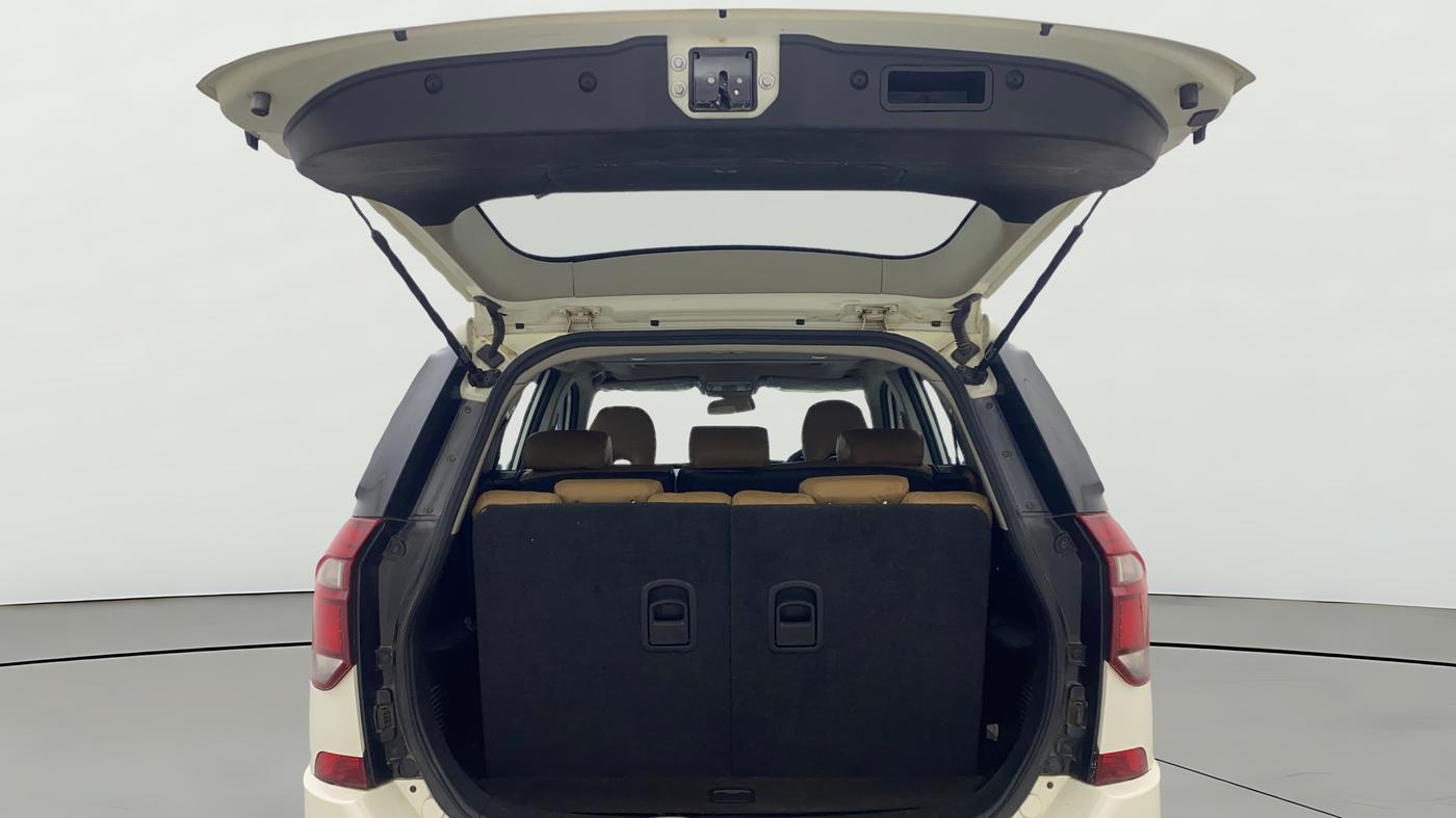 2020 Mahindra XUV500 W9, Diesel, Manual, 78,213 km, Boot Door Open