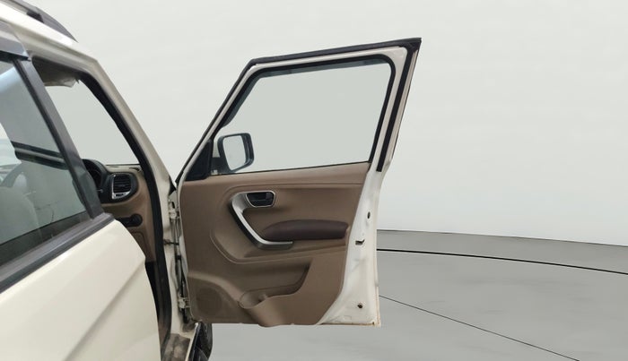 2019 Mahindra TUV300 T10, Diesel, Manual, 61,847 km, RHS Front Door