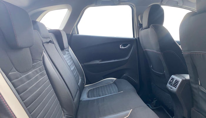 2018 Renault Captur RXT DIESEL DUAL TONE, Diesel, Manual, 1,21,157 km, Right Side Rear Door Cabin