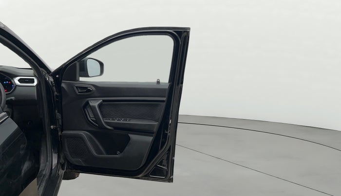 2024 Renault Kiger RXT (O) AMT, Petrol, Automatic, 8,350 km, RHS Front Door