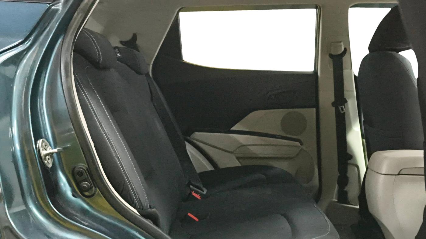 2023 Mahindra XUV300 W6 1.2 PETROL, Petrol, Manual, 36,754 km, Right Side Rear Door Cabin