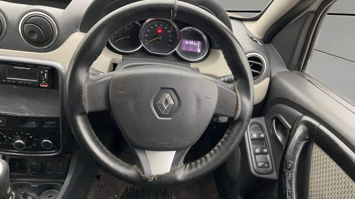 2015 Renault Duster RXL PETROL, Petrol, Manual, 51,800 km, Steering Wheel Close Up