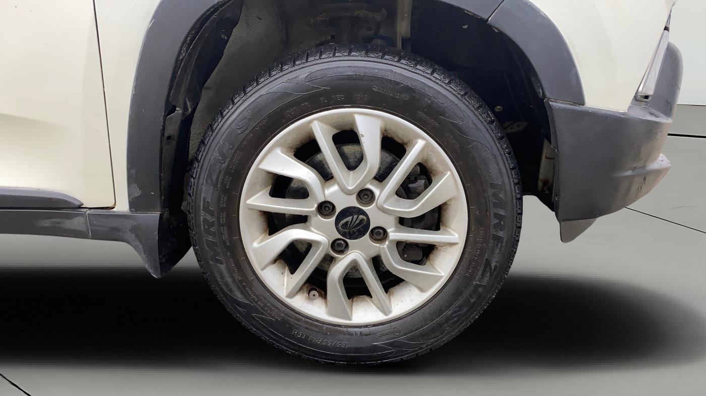 2016 Mahindra Kuv100 K8 5 STR, Petrol, Manual, 24,538 km, Right Front Wheel