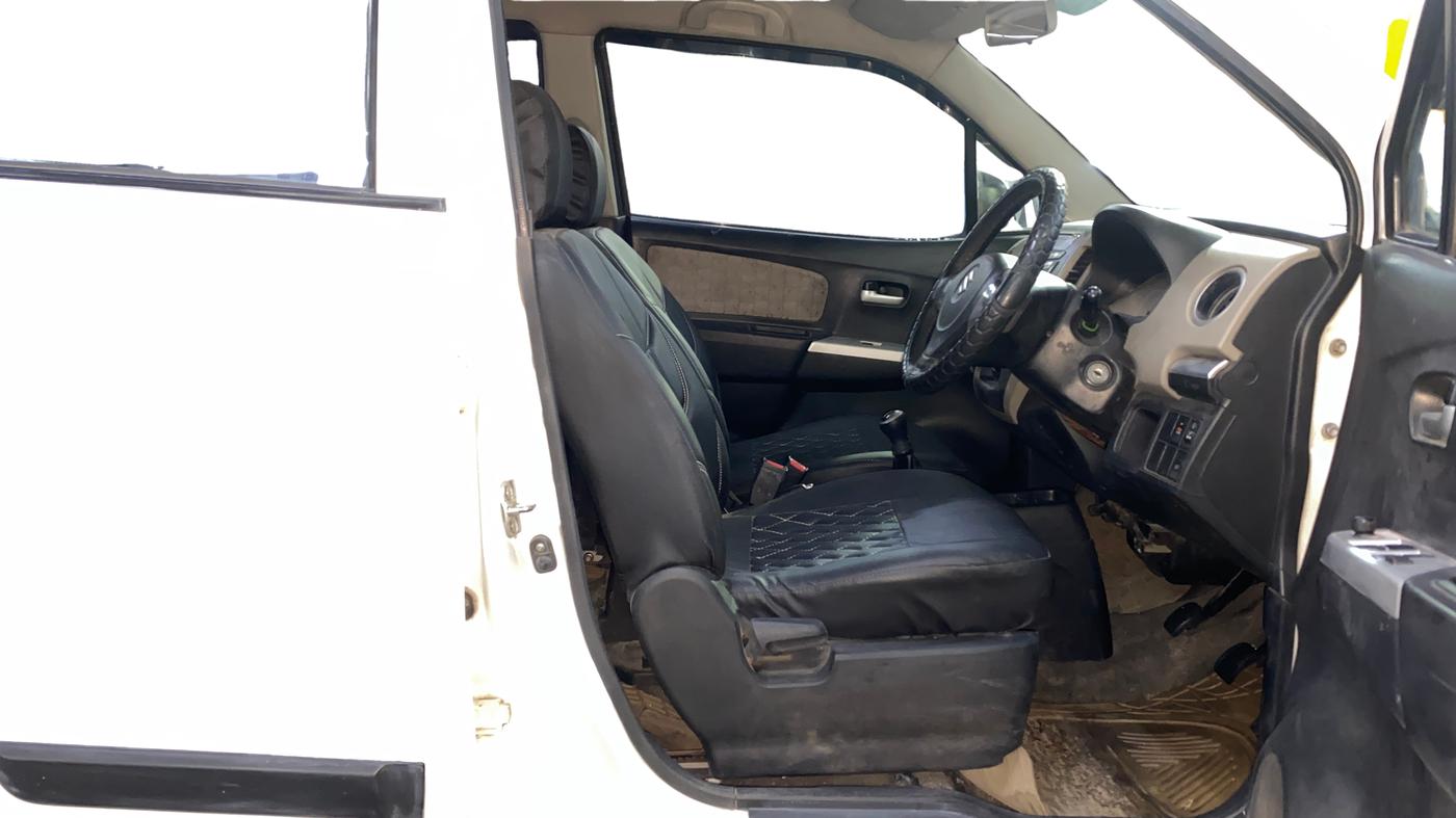 2014 Maruti Wagon R 1.0 VXI, Petrol, Manual, 52,998 km, Right Side Front Door Cabin