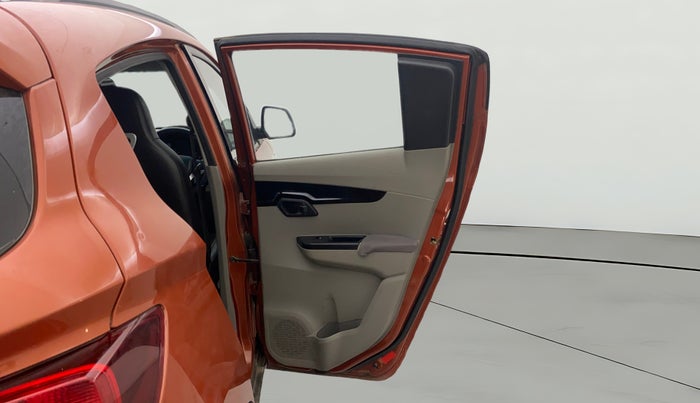 2016 Mahindra Kuv100 K8 D 6 STR, Diesel, Manual, 90,470 km, RHS Rear Door