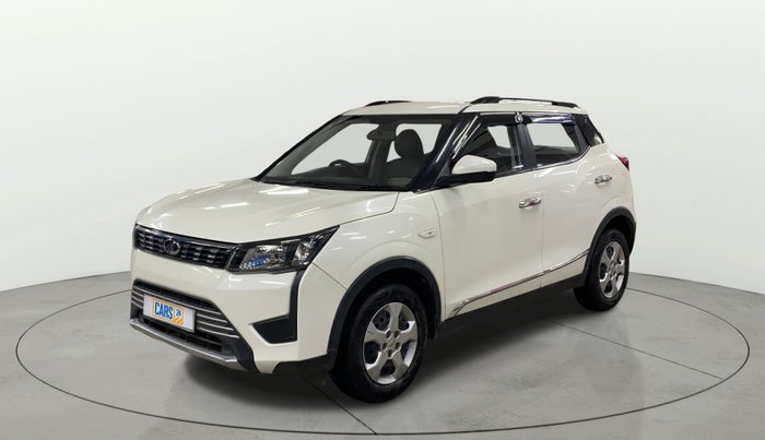 2022 Mahindra XUV300 W6 1.5 DIESEL AMT, Diesel, Automatic, 24,304 km, Left Front Diagonal