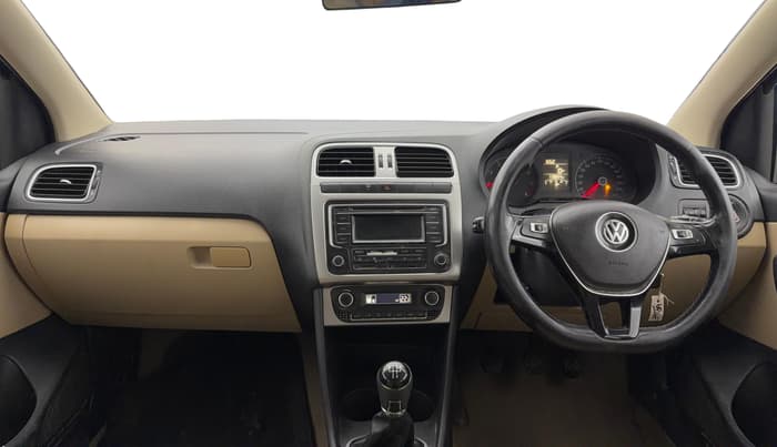 2015 Volkswagen Polo COMFORTLINE 1.2L, Petrol, Manual, 1,10,848 km, Dashboard