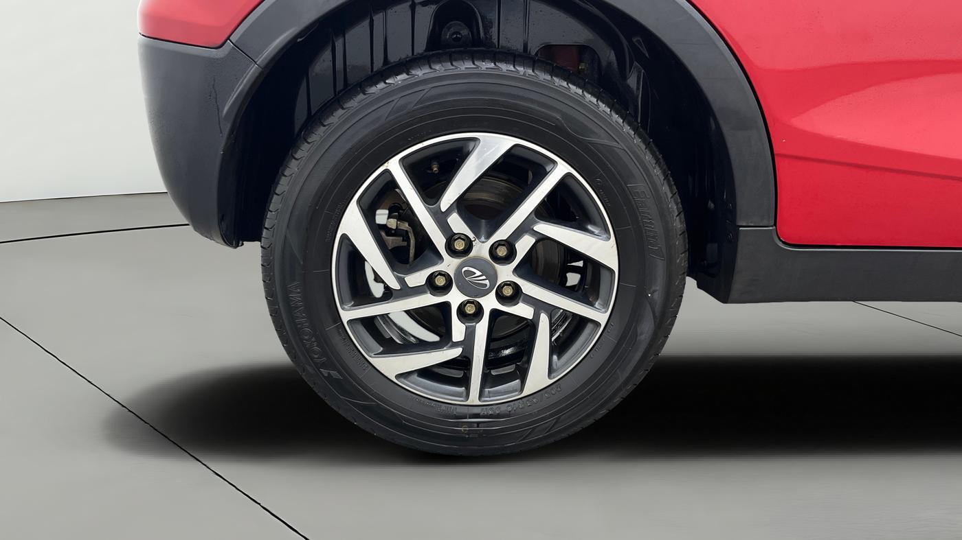 2022 Mahindra XUV300 W6 1.5 Diesel, Diesel, Manual, 72,136 km, Right Rear Wheel