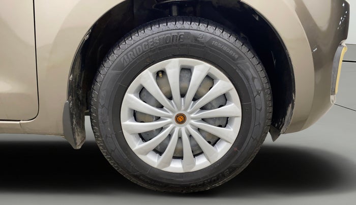 2018 Maruti Swift VXI AMT, Petrol, Automatic, 1,46,570 km, Right Front Wheel