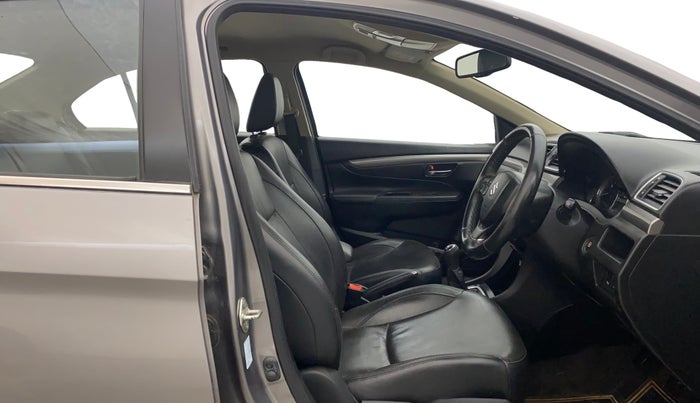 2017 Maruti Ciaz S 1.4 MT PETROL, Petrol, Manual, 71,051 km, Right Side Front Door Cabin