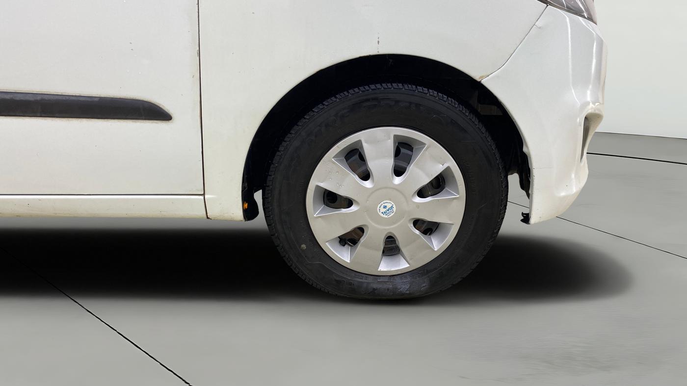 2012 Hyundai i10 MAGNA 1.1, Petrol, Manual, 66,667 km, Right Front Wheel