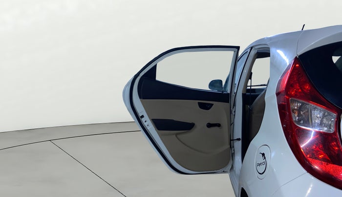 2016 Hyundai Eon ERA +, CNG, Manual, 71,700 km, LHS Rear Door