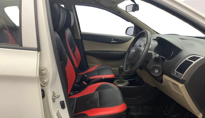 2013 Hyundai i20 MAGNA 1.4 CRDI, Diesel, Manual, 96,642 km, Right Side Front Door Cabin