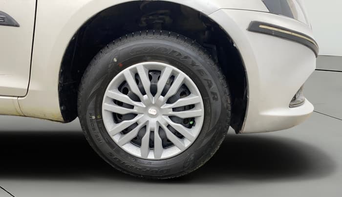 2015 Maruti Swift Dzire VXI, Petrol, Manual, 31,519 km, Right Front Wheel