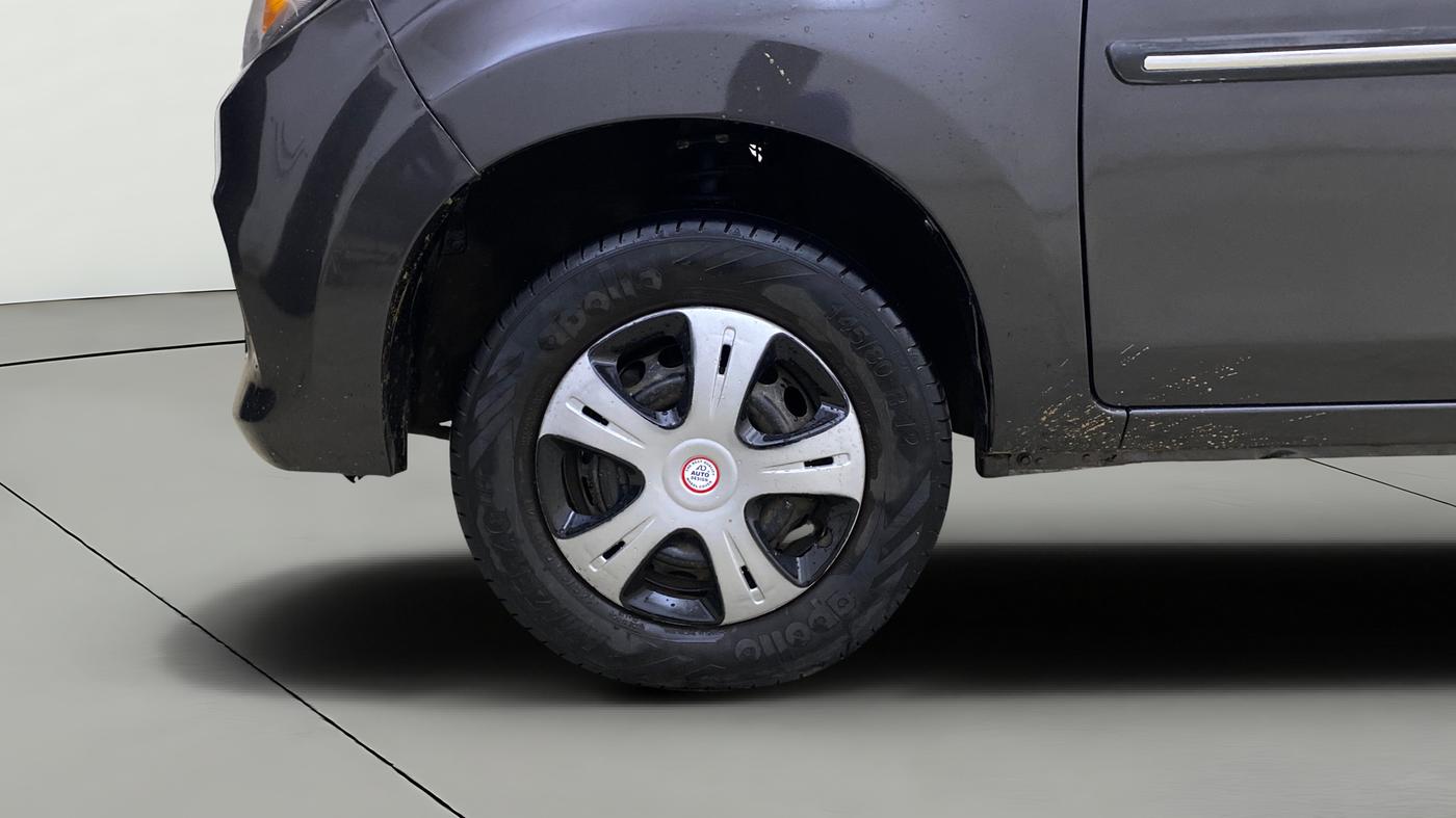 2016 Maruti Alto 800 LXI, Petrol, Manual, 65,167 km, Left Front Wheel