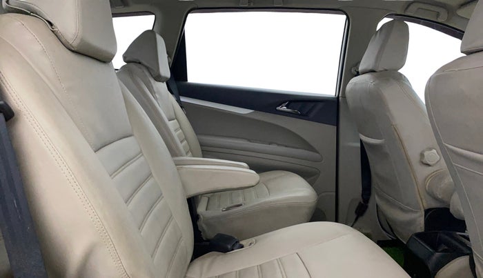 2018 Mahindra MARAZZO M6 7 STR, Diesel, Manual, 58,406 km, Right Side Rear Door Cabin