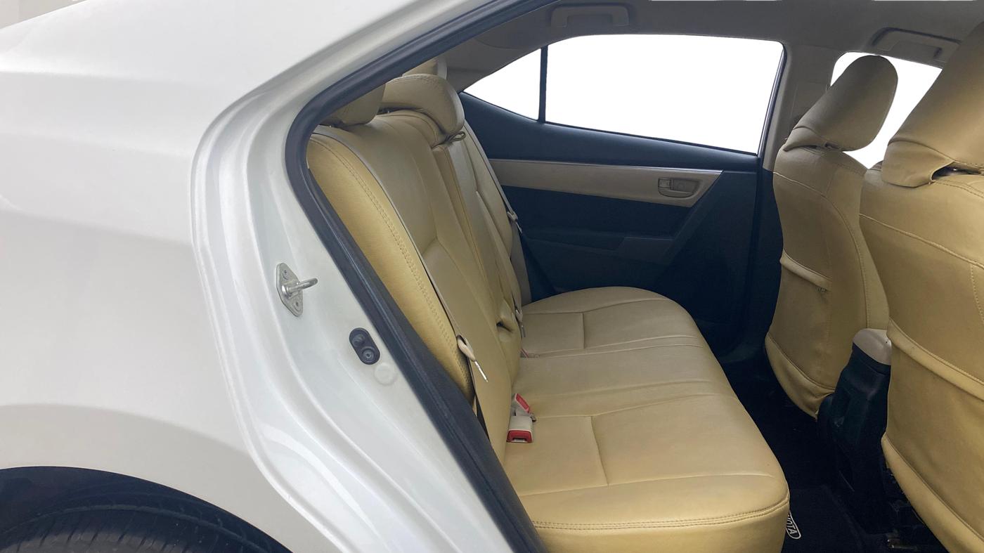 2015 Toyota Corolla Altis J DIESEL, Diesel, Manual, 1,05,565 km, Right Side Rear Door Cabin