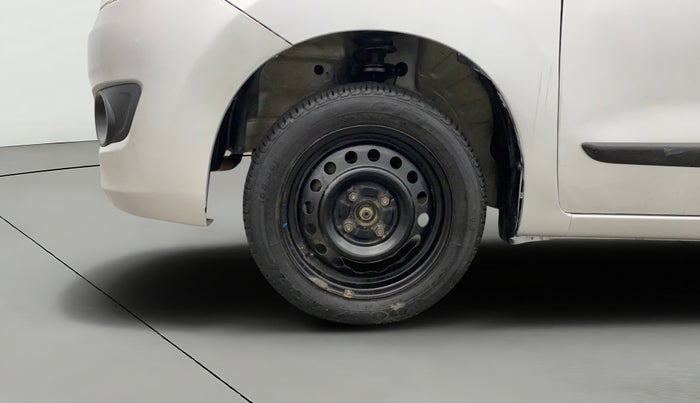 2015 Maruti Wagon R 1.0 VXI, Petrol, Manual, 1,11,487 km, Left Front Wheel